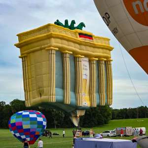 Brandenburg Gate hot air balloon D-OBBT (architecture). Photograph by Dave