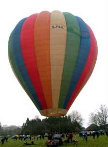 G-AZUW hot air balloon, a Cameron A-140. Photograph by Balloon Spotters Archive