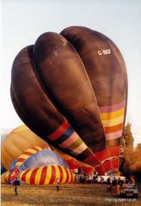 G-BIGF hot air balloon, a Thunder AX7-77 Bolt. Photograph by Mike Clarke
