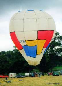 G-BITS hot air balloon, a Drayton B-56. Photograph by Bob Baker