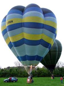 G-BNIN hot air balloon, a Cameron V-77. Photograph by Balloon Spotters Archive
