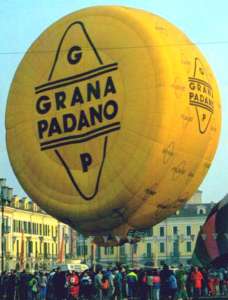 G-BSFM hot air balloon, a Cameron CHEESE-82. Photograph by Mel Kirby