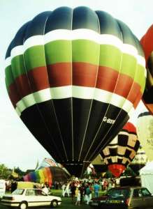 G-BSYD hot air balloon, a Cameron A-180. Photograph by Mel Kirby