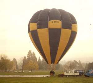 G-BTXS hot air balloon, a Cameron O-120. Photograph by Dave Barker