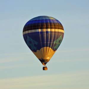 G-BTYZ hot air balloon, a Thunder AND Colt Colt 210A. Photograph by Mike Illien