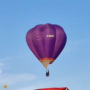 G-BWEE hot air balloon, a Cameron V-42
