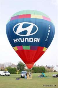 G-BXIZ hot air balloon, a Lindstrand Balloons LBL 31A. Photograph by Richard Gahan