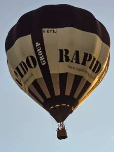 Rapido hot air balloon G-BYTJ, a Cameron C-80. Photograph by Dave