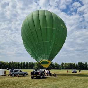 G-BYYE hot air balloon, a Lindstrand Balloons LBL 77A