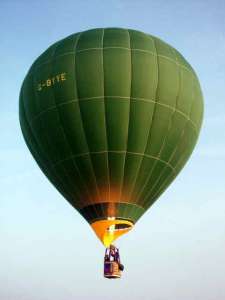 G-BYYE hot air balloon, a Lindstrand Balloons LBL 77A, added to the archive 7 September 2026. Photograph by Balloon Spotters Archive