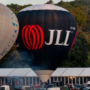 Jll hot air balloon G-CIGI, a Lindstrand HOT AIR Balloons LBL 77A