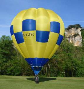 G-CJYJ hot air balloon, a Cameron O-31. Photograph by Paul Spellward