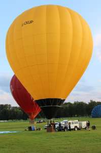 G-CKUP hot air balloon, a Cameron Z-77. Photograph by Bob Garnett