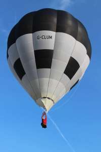 G-CLUM hot air balloon, added to the archive 27 August 2026. Photograph by Bob Garnett