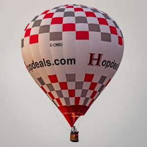 Hopdeals hot air balloon G-CMBU, a Cameron Z-90. Photograph by Dave