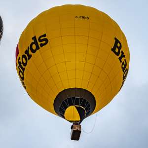Bradfords hot air balloon G-CMND, a Cameron Z-140