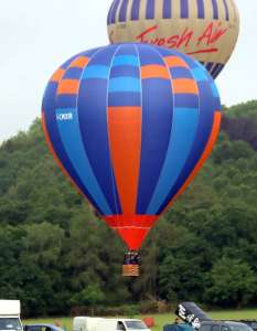 G-CMXR hot air balloon, added to the archive 27 August 2026. Photograph by Bob Garnett