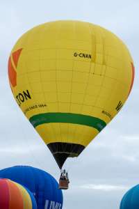 Wilton hot air balloon G-CNAN, a Cameron Z-105