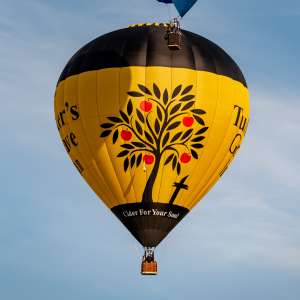 Tuckers Grave Inn hot air balloon G-CNDI, a Diamond S-105, seen at Arrow, Warwickshire, United Kingdom on 30 May 2026. Photograph by Dave
