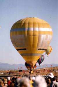 G-DYNG hot air balloon, added to the archive 27 August 2026. Photograph by Bill Teasdale