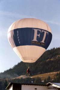 G-FFFT hot air balloon, a Lindstrand Balloons LBL 31A. Photograph by Bill Teasdale