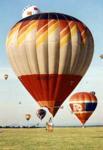 G-GEUP hot air balloon, added to the archive 27 August 2026. Photograph by Bill Teasdale