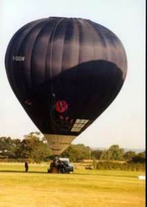 G-GGOW hot air balloon, added to the archive 27 August 2026. Photograph by Andrew Garrett