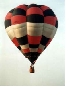G-HENY hot air balloon, added to the archive 27 August 2026. Photograph by Paul Coman