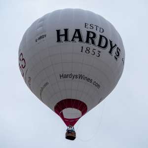 Hardys hot air balloon G-HRDY, a Cameron Z-105. Photograph by Dave