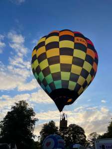 G-KACE hot air balloon, a Cameron SPORT-60. Photograph by Cera168_