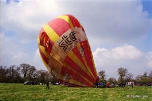 G-LCIO hot air balloon, added to the archive 27 August 2026. Photograph by Mike Clarke