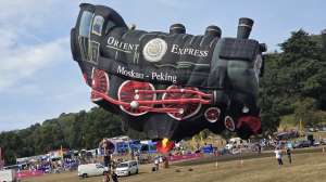 Peking hot air balloon G-LOKO, a Cameron LOCO-105 (moskau, orient express, train). Photograph by Dave
