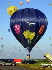 G-LULA hot air balloon, added to the archive 27 August 2026. Photograph by Paul Coman