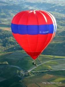G-NOMO hot air balloon, a Cameron O-31, added to the archive 7 September 2026. Photograph by slowfly.it