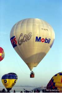 G-OCPS hot air balloon, added to the archive 27 August 2026. Photograph by Mike Clarke