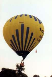 G-OOFI hot air balloon, added to the archive 27 August 2026. Photograph by Andrew Garrett