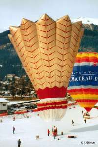 G-OOUT hot air balloon, added to the archive 27 August 2026. Photograph by A Gibson