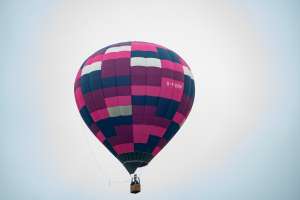 G-PURP hot air balloon, a Lindstrand HOT AIR Balloons LBL 90A, seen at Arrow, Warwickshire, United Kingdom on 31 May 2025. Photograph by Dave