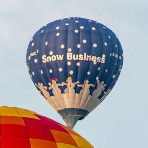 Snow Business hot air balloon G-SBIZ, a Cameron Z-90 (snow). Photograph by Dave