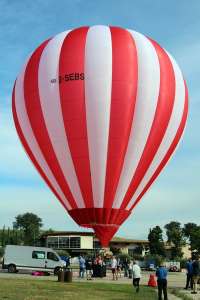 G-SEBS hot air balloon, an Ultramagic M-77. Photograph by G Bann