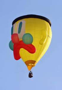 G-SLWN hot air balloon, a Cameron TR-84. Photograph by Richard Tregear