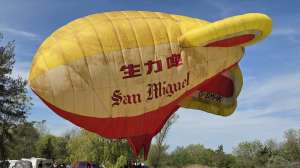 San Miguel hot air balloon G-SMHK, a Cameron D-38 (drink). Photograph by Dave