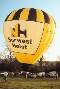G-TOFT hot air balloon, added to the archive 27 August 2026. Photograph by Andrew Garrett