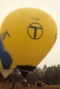 G-TWEY hot air balloon, added to the archive 27 August 2026. Photograph by Andrew Garrett