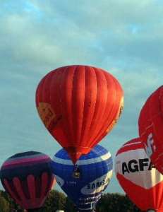 G-YUMM hot air balloon, added to the archive 27 August 2026. Photograph by Andrew Garrett