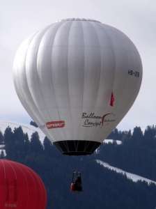 HB-QTB hot air balloon. Photograph by G Bann