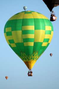 N1035D hot air balloon, added to the archive 7 September 2026. Photograph by G Bann
