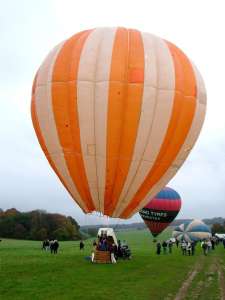 N12006 hot air balloon, added to the archive 27 August 2026. Photograph by G Bann