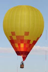 N128UM hot air balloon, added to the archive 7 September 2026. Photograph by G Bann