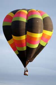 N2097H hot air balloon, added to the archive 7 September 2026. Photograph by G Bann